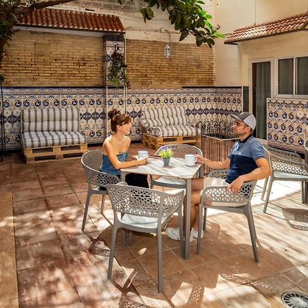Som Hostel By The Venue فالنسيا المظهر الخارجي الصورة