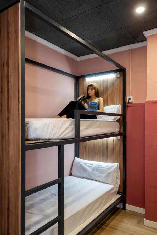 Som Hostel By The Venue فالنسيا المظهر الخارجي الصورة