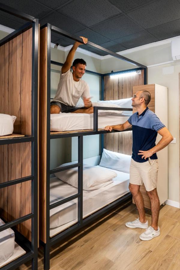 Som Hostel By The Venue فالنسيا المظهر الخارجي الصورة