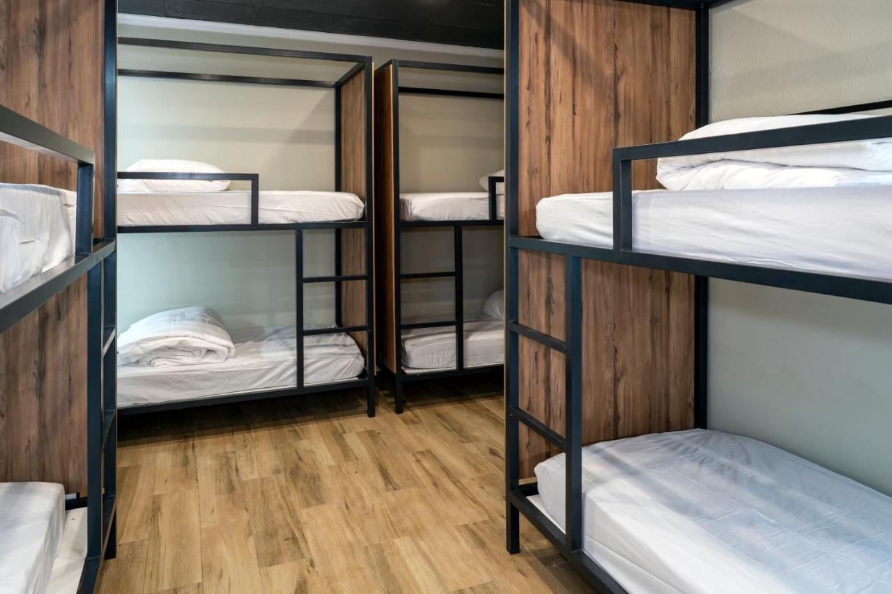 Som Hostel By The Venue فالنسيا المظهر الخارجي الصورة