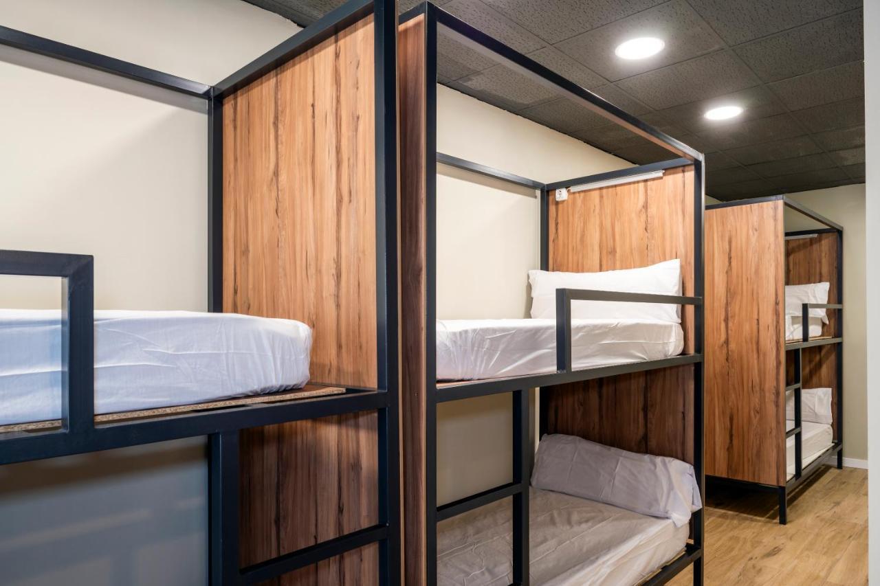 Som Hostel By The Venue فالنسيا المظهر الخارجي الصورة