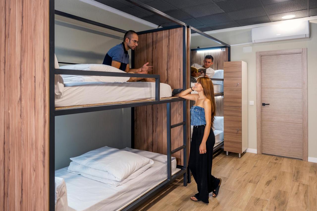 Som Hostel By The Venue فالنسيا المظهر الخارجي الصورة