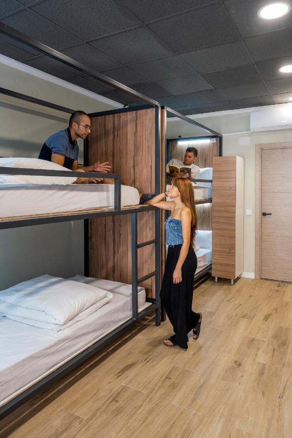 Som Hostel By The Venue فالنسيا المظهر الخارجي الصورة