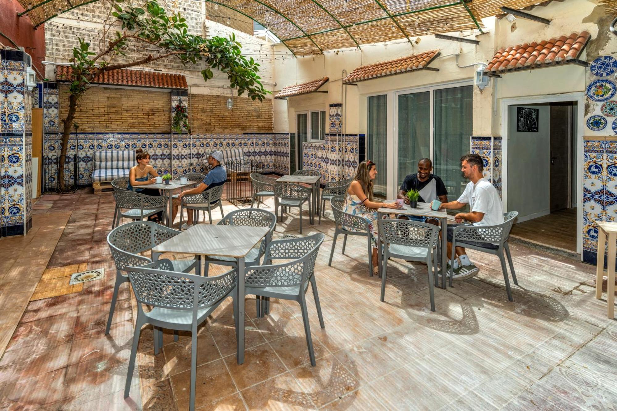 Som Hostel By The Venue فالنسيا المظهر الخارجي الصورة