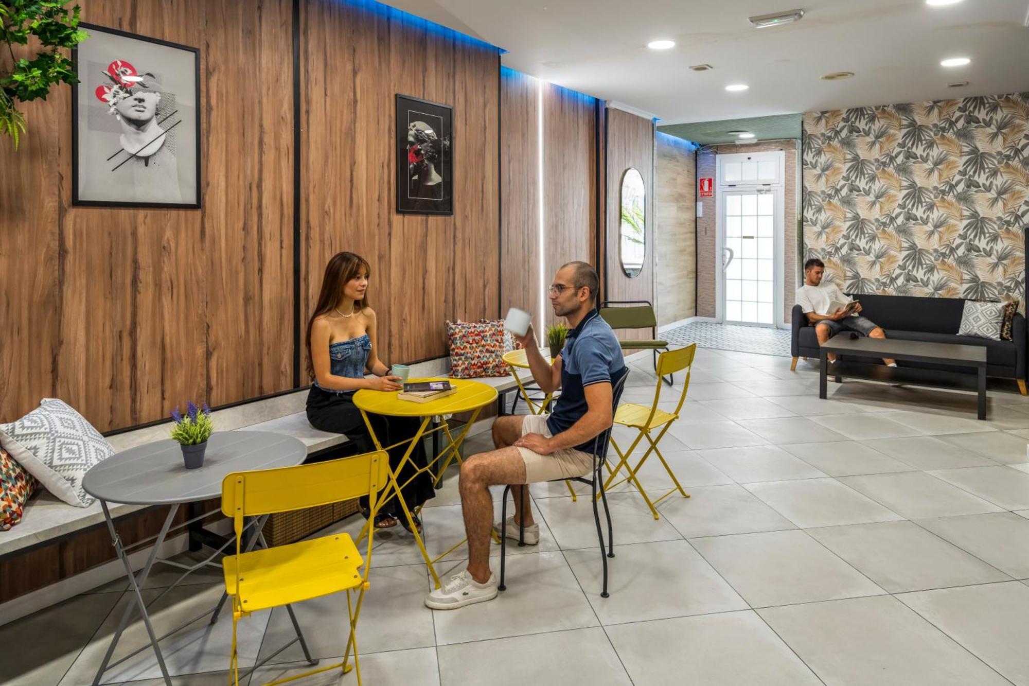 Som Hostel By The Venue فالنسيا المظهر الخارجي الصورة