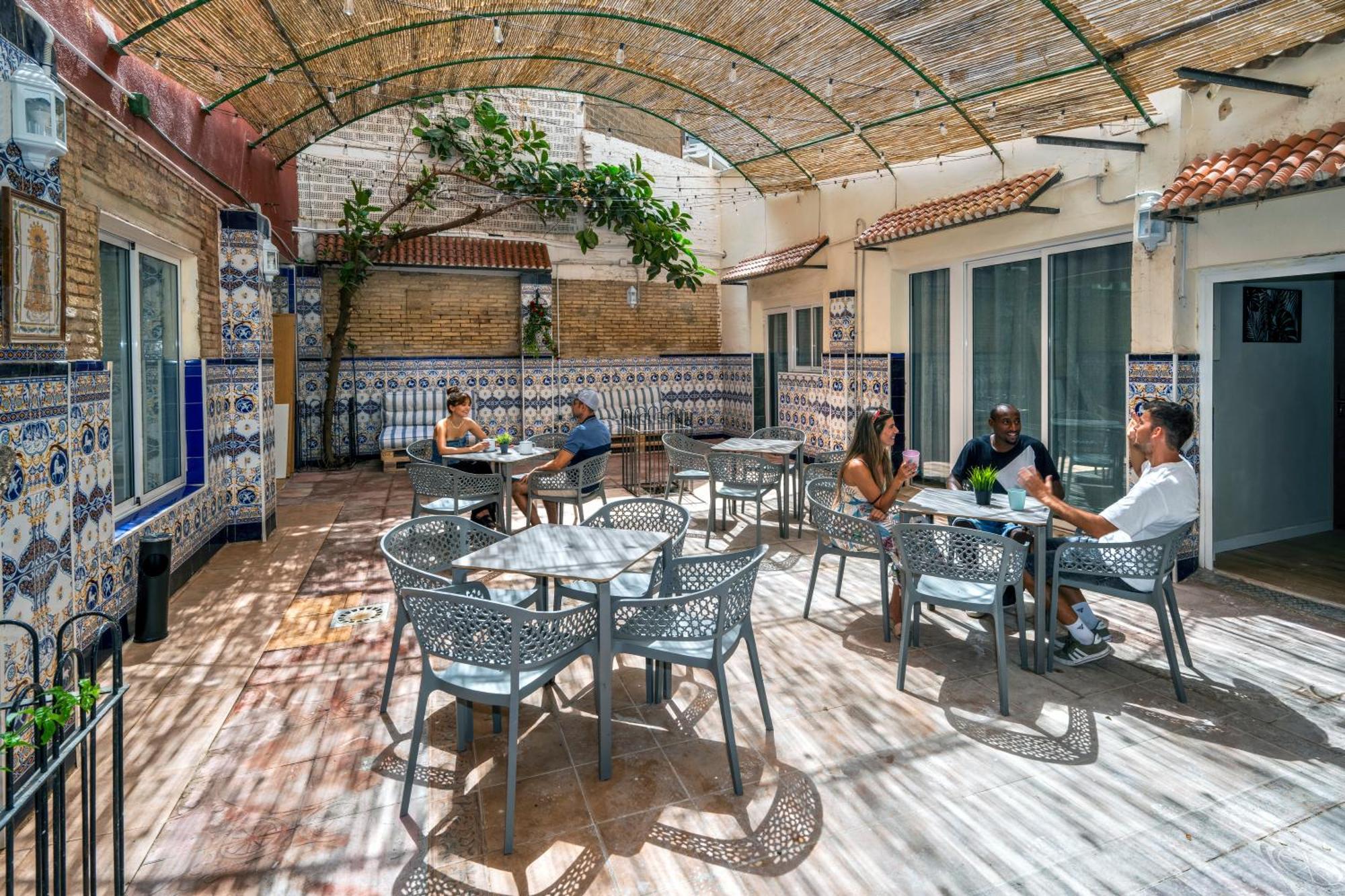 Som Hostel By The Venue فالنسيا المظهر الخارجي الصورة