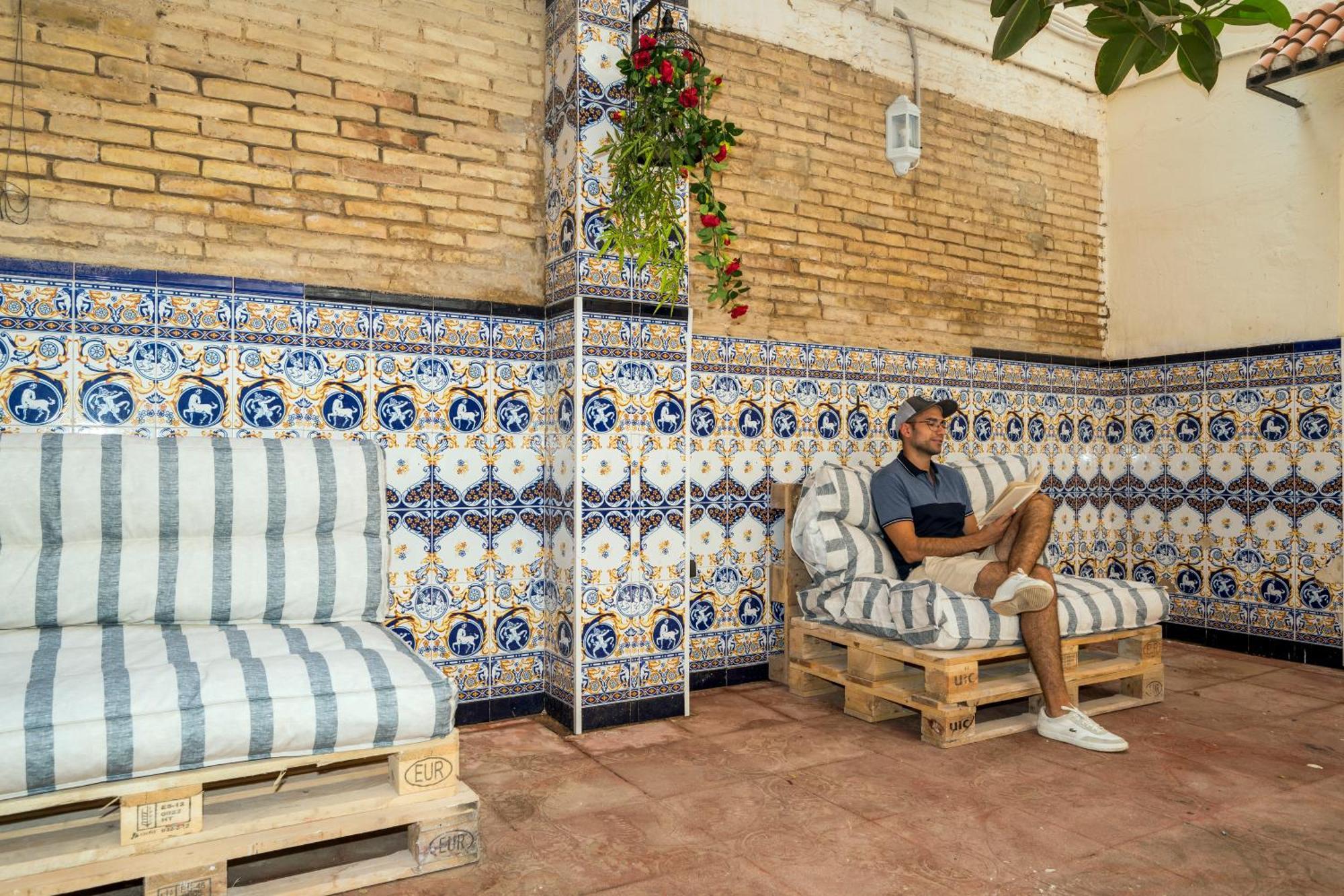 Som Hostel By The Venue فالنسيا المظهر الخارجي الصورة