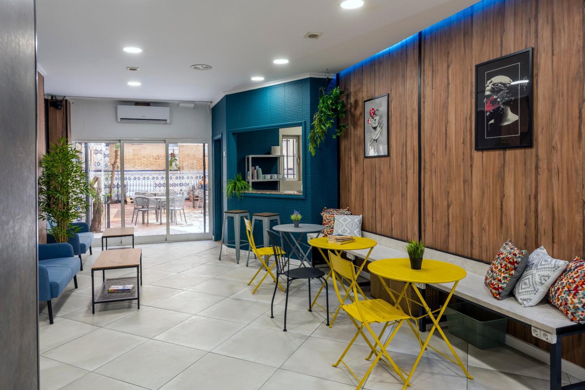 Som Hostel By The Venue فالنسيا المظهر الخارجي الصورة